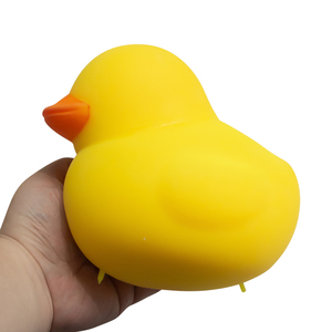 Pato Gigante de Ruibarbo de 19.5 cm, Juguete Antiestrés Divertido y Relajante, Sin Olor, Ecológico, Apto para Niños y Adultos - Product Image 4