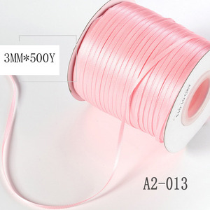 ริบบิ้นซาตินสองหน้าแบบเป็นมิตรกับสิ่งแวดล้อม ขนาด 1/8 นิ้ว ผลิตจากโพลีเอสเตอร์ 100% บรรจุบนม้วนยาว 300 หลา สำหรับทำโบว์ริบบิ้นอัจฉริยะ - Product Image 3