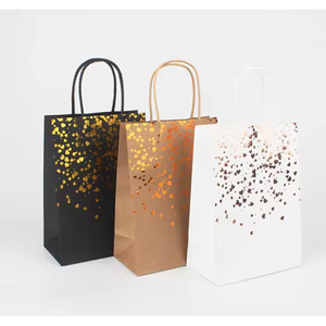 Nueva llegada bolsas de papel de regalo con estrella de corazón de hoja de oro - Product Image 1