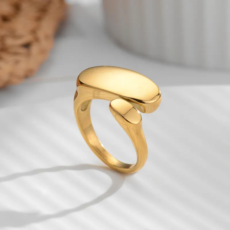 Anel minimalista feminino personalizado banhado a ouro 18K com aço inoxidável conjunto de joias de abertura geométrica oval irregular