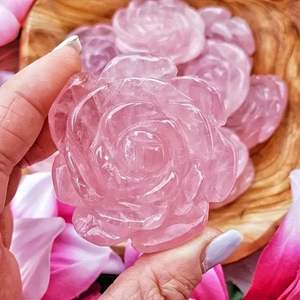 Vente en gros de sculptures florales en quartz rose naturel de haute qualité, ornements sculptés à la main, artisanat en cristal, décoration créative polie, cadeau - Product Image 2