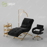 Lit de beauté moderne en tissu rouge pour salon, base dorée de luxe, mobilier de salon, lit cosmétique pour cils avec chariot