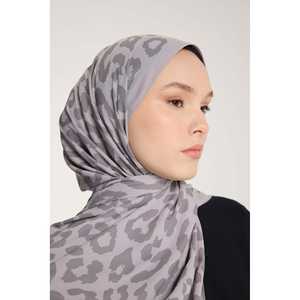 Écharpe en satin Pure Tone, douce, gris léopard, style ethnique éthéré pour l'hiver et l'été - Product Image 2