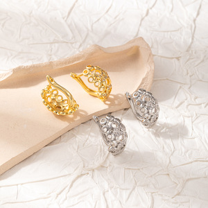 Pendientes EKA-178 de Oro con Circonita Redonda en Forma de U, Pendientes de Moda para Mujer, Joyería Elegante para Otoño e Invierno - Product Image 2