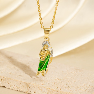 Collar con Colgante <span class=keywords><strong>de</strong></span> <span class=keywords><strong>Nuestra</strong></span> <span class=keywords><strong>Señora</strong></span> <span class=keywords><strong>de</strong></span> <span class=keywords><strong>Guadalupe</strong></span> Chapado en Oro <span class=keywords><strong>de</strong></span> 18K, Joyería Religiosa con Esmalte <span class=keywords><strong>de</strong></span> la Virgen María - Product Image 4