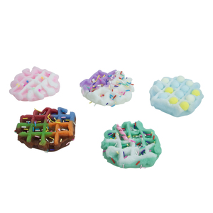Jouets anti-stress TPR personnalisés de haute qualité, jouets à presser en forme de dessert, biscuits et aliments à rebond lent pour enfants, vente en gros - Product Image 2