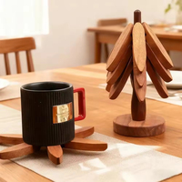 Sous-verres décoratifs pliables en bois de noyer en forme de sapin de Noël pour plats chauds et casseroles