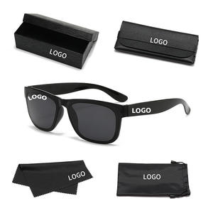 แว่นกันแดดโพลาไรซ์สีดำด้าน ผลิตในจีน รับทำโลโก้ตามสั่ง ป้องกันรังสียูวี 400 สำหรับโปรโมชั่น - Product Image 1