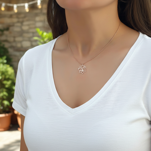 Collar con colgante fino de diseño de loto de Plata de Ley 925 Azuris, accesorio elegante y elegante - Product Image 3