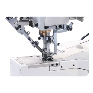 Machine à coudre industrielle à cylindre plat BT-600-01CB-UT pour fournisseur d'articles vestimentaires professionnels avec coupe-fil automatique - Product Image 2