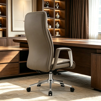 Chaise de bureau exécutive moderne en cuir à dossier haut, design italien minimaliste, base chromée pivotante