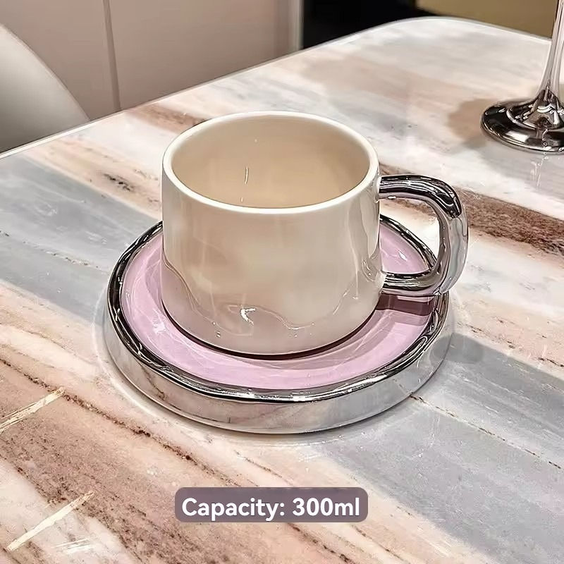 ถ้วยสีขาว + จานรองสีม่วง