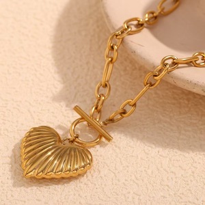 Collana Vintage color smeraldo in acciaio inossidabile con zirconi da donna a prova di Watrtproof 18K placcato <span class=keywords><strong>oro</strong></span> collana con ciondolo <span class=keywords><strong>sole</strong></span> - Product Image 6