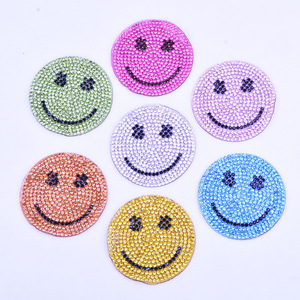 Autocollant à motif de résine auto-adhésif Accessoire avec nœud en diamant pour vêtements Figure à repasser <span class=keywords><strong>Bijoux</strong></span> en cristal Sac à chaussures Chapeau décoratif - Product Image 2