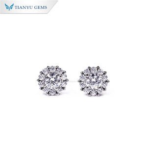 Pendientes de Botón Redondos de Moissanita con Engaste de Cuatro Puntas, Clásicos, Elegantes y de Lujo Ligero, Chapados en Plata y Oro de Tianyu Gems. - Product Image 5