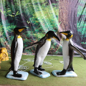 Реалистичная модель пингвина в натуральную величину для рождественского декора дома - Product Image 1