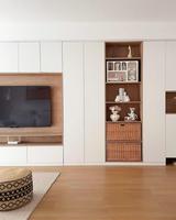 Meuble TV mural design moderne et luxueux pour salon, ensemble de meubles en bois avec panneaux muraux.