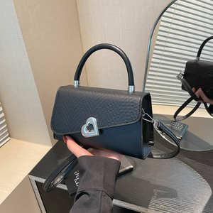 Sac à main femme tendance, luxe léger, nouvelle collection 2026, style rétro décontracté, couleur unie, sac à bandoulière - Product Image 6