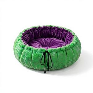 Cama Redonda Premium para Gatos Amistar EmeraldViolet XL – Interior de Piel Sintética Verde Brillante y Terciopelo Morado Oscuro, 102 cm - Product Image 1