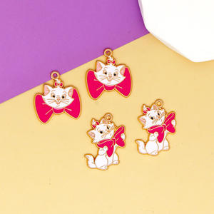 Charmant et mignon chat blanc de dessin animé anime pour accessoires DIY, idéal pour pendentif porte-clés en alliage de zinc avec technique de goutte d'huile - Product Image 3
