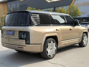 Yangwang U8L Édition 2026 – SUV de Luxe Exécutif Grand Format avec Emblème Or 24K, Hybride EV 4 Moteurs E4 880kW - Product Image 5