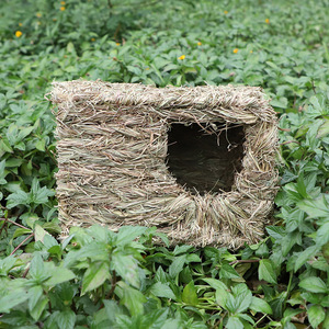 บ้านกระต่ายสานจากฟาง ทำมือ พับได้ สำหรับหนูแฮมสเตอร์ ใช้ในฤดูร้อน ขนาดกลาง ลายเรียบ รูปทรงสี่เหลี่ยม วัสดุจากหญ้า - Product Image 3