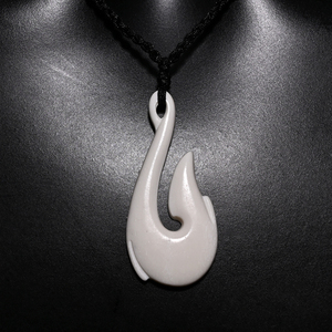 <span class=keywords><strong>Collier</strong></span> pendentif hameçon en os de yak <span class=keywords><strong>blanc</strong></span> ivoire fait main, 4,8x2,3 cm, motif tribal Maori, chaîne en corde unisexe, cadeau pour les amateurs de <span class=keywords><strong>surf</strong></span> - Product Image 1