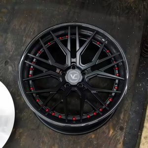Cerchi in Lega di Alluminio T6061-t6 Forgiati in Due Pezzi Velochi Nero Opaco con Rivestimento in Fibra di Carbonio Personalizzati OEM ODM - Product Image 2