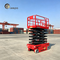 Plateforme élévatrice à ciseaux spacieuse et large pour le transport d'outils et de matériaux destinés aux opérateurs lors des opérations de maintenance d'hangars aériens