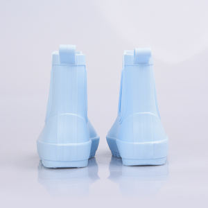 Bottes <span class=keywords><strong>de</strong></span> <span class=keywords><strong>pluie</strong></span> pour enfants en PVC légères bleu ciel à bout rond avec semelle antidérapante Design tendance Ajustement confortable pour une utilisation en extérieur - Product Image 4