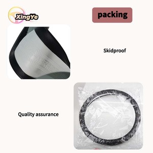 Funda Deportiva para Volante de Cuero y Malla de Seda de Hielo de 4 Radios - Antideslizante y Transpirable para Todas las Estaciones e Interiores de Automóviles - Product Image 5
