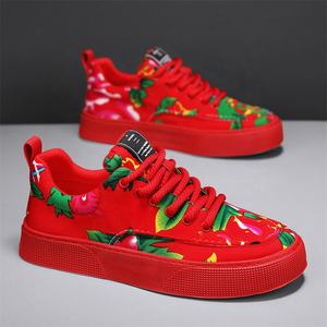 Chaussures décontractées pour hommes SFS Rouge Vert 2024 Nouveauté Grande Fleur Tendance Semelle Épaisse Rehaussée Respirantes en Tissu - Product Image 1