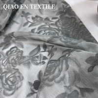 Tissu en Chiffon Semi-Transparent Imprimé de Motifs Floraux de Roses à l'Encre Vintage pour Tenues Élégantes pour Femmes