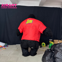 Costume de gorille réaliste en peluche gonflable d'activité de thème de carnaval de cirque en rouge pour le défilé