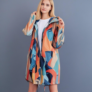 Imperméable léger et imperméable pour femmes coupe-vent à capuche avec poches extérieur respirant coupe-vent réutilisable et respectueux de la peau - Product Image 5
