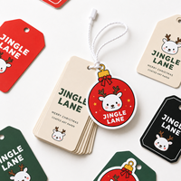 Étiquettes suspendues en carton personnalisées avec code-barres et impression à chaud pour les emballages cadeaux de vêtements