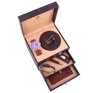 6 pz/<span class=keywords><strong>set</strong></span> di <span class=keywords><strong>Set</strong></span> regalo per <span class=keywords><strong>uomo</strong></span> promozione del <span class=keywords><strong>portafoglio</strong></span> orologio portachiavi in pelle personalizzato - Product Image 1