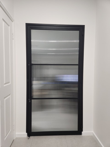 Porte d'entrée intérieure en fer ancien avec vitres à arches françaises, design rétro, couleur blanc et noir - Product Image 3