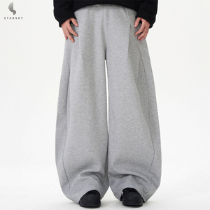 <span class=keywords><strong>Pantaloni</strong></span> larghi larghi <span class=keywords><strong>sportivi</strong></span> in vita elasticizzati da <span class=keywords><strong>uomo</strong></span> con Machete di Design oversize personalizzato - Product Image 1