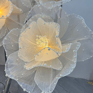 Nouvelle conception <span class=keywords><strong>de</strong></span> fleur géante en organza faite à la main et personnalisée avec lanterne pour la décoration <span class=keywords><strong>de</strong></span> mariage, fleur <span class=keywords><strong>de</strong></span> <span class=keywords><strong>fond</strong></span> - Product Image 5