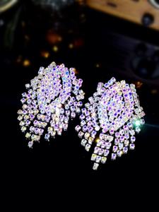 Pendientes de Lujo con Diamantes Completos de Zhang, Accesorios de Oreja de Novia Elegantes y de Alta Gama con un Toque de Estilo y Tentación - Product Image 3