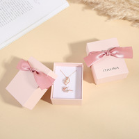 Boîte à bijoux avec nœud papillon et ruban rose, couvercle estampé haut et bas, emballage pour rangement de colliers et bagues, boîte cadeau