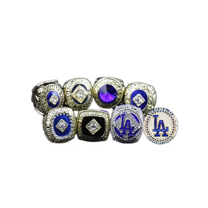 Coffret de 8 bagues de champion de Los Angeles 2024 en bois - Product Image 1
