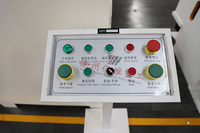 Presse hydraulique automatique à quatre colonnes et trois poutres Yiwei YQ32 de 315 tonnes, contrôlée par PLC, avec moteur et pompe