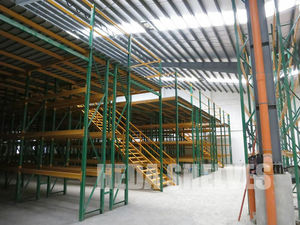 מערכת מדפים של פלטפורמת מזניין גדולה עם מדרגות לפתרון מחסן מערכת מתלים לרצפה בזניין - Product Image 5