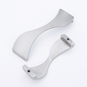 Poignée de porte incurvée de style moderne, poignée de meuble en alliage d'aluminium blanc argenté H-3468, quincaillerie durable pour tiroirs et armoires - Product Image 3