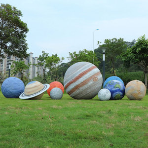 Estatuas de Resina de Planetas del Sistema Solar Simuladas, Decoración para Jardín y Parques de Atracciones al Aire Libre, Adorno de Césped con Temática Astronómica, Disponibles en Stock - Product Image 1