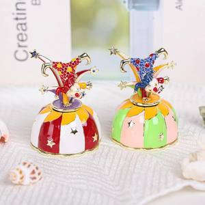 SHINNYGIFTS, <span class=keywords><strong>caja</strong></span> <span class=keywords><strong>de</strong></span> música <span class=keywords><strong>de</strong></span> payasos <span class=keywords><strong>de</strong></span> Metal pequeños pintados a mano con temática <span class=keywords><strong>de</strong></span> hadas, figurita Musical esmaltada Windup Melody, decoración del hogar para niños - Product Image 6