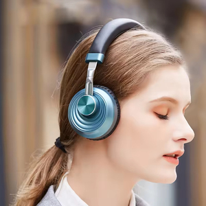 Auriculares Inalámbricos Over-Ear, para Viajes y Deportes, Ajuste Cómodo, Carga Rápida, Sonido Estéreo con Bajos Profundos, Resistentes al Agua IPX4 - Product Image 5