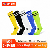 Chaussettes de football personnalisées avec logo et impression par sublimation, chaussettes de football personnalisées OEM pour les équipes de club en gros